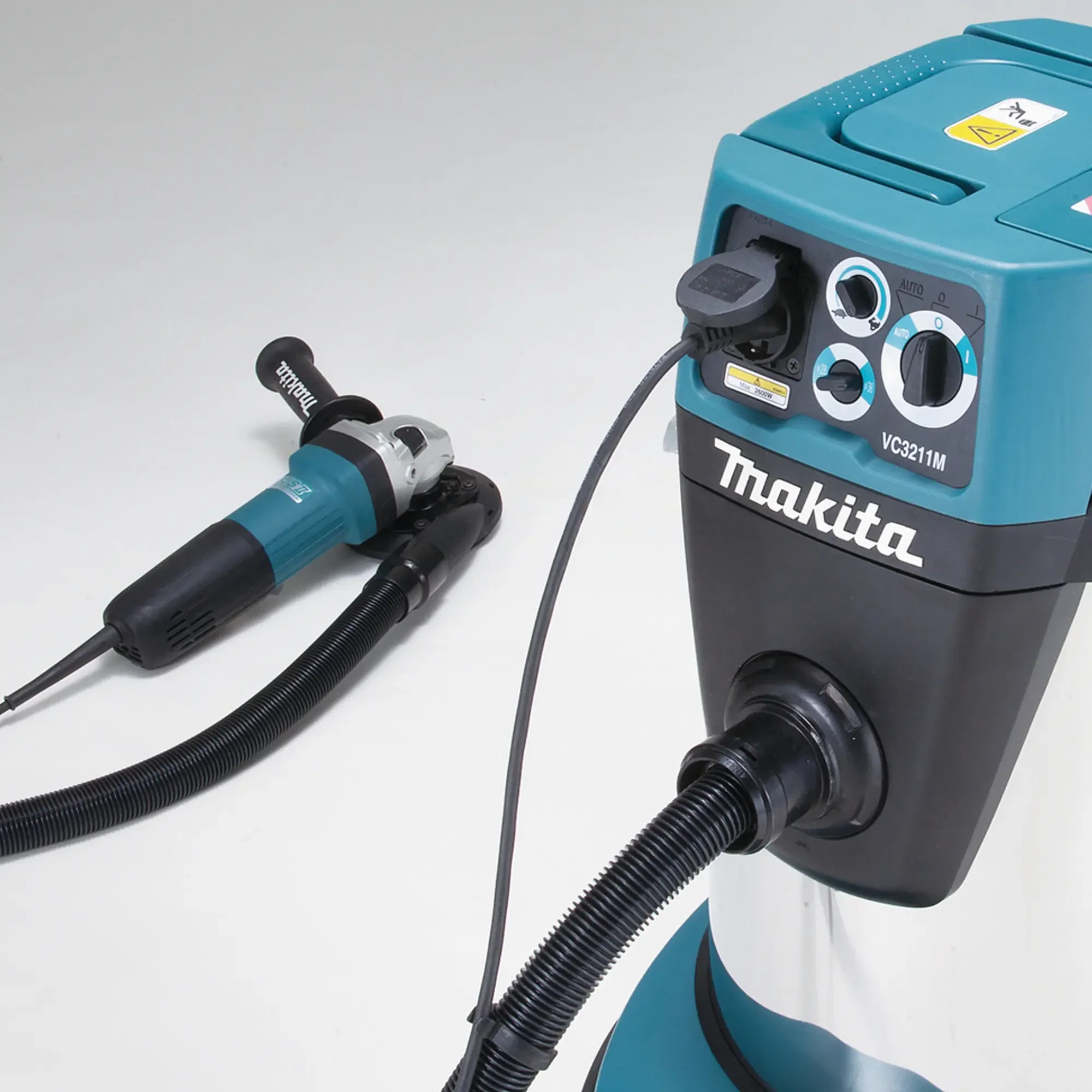 Aspirapolvere a traino Makita VC3211MX1 1050W - Image 2