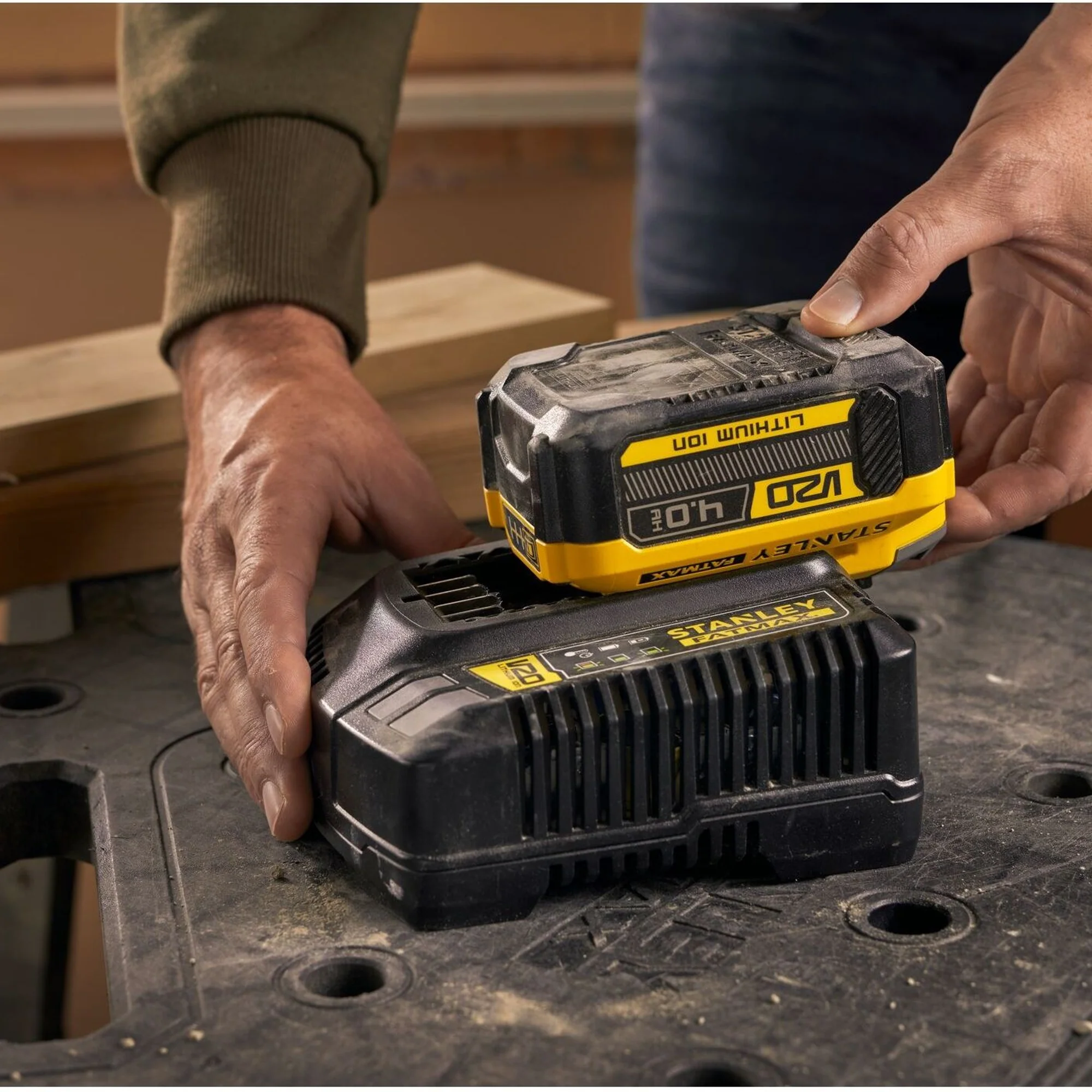 Batteria Stanley SFMCB204 V20 18V 4Ah - Image 3