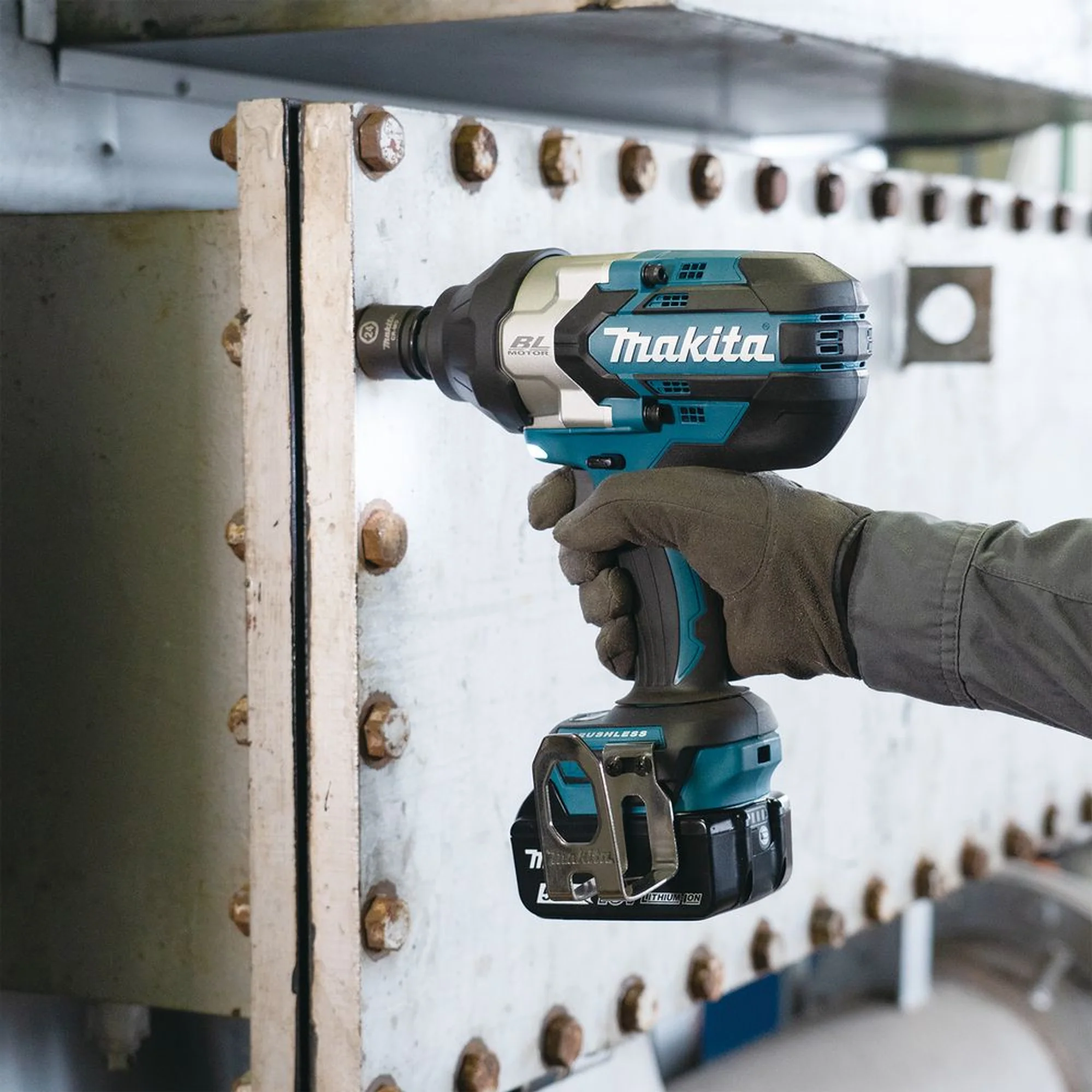 Chiave a impulsi Makita DTW1004Z 18V - Image 17