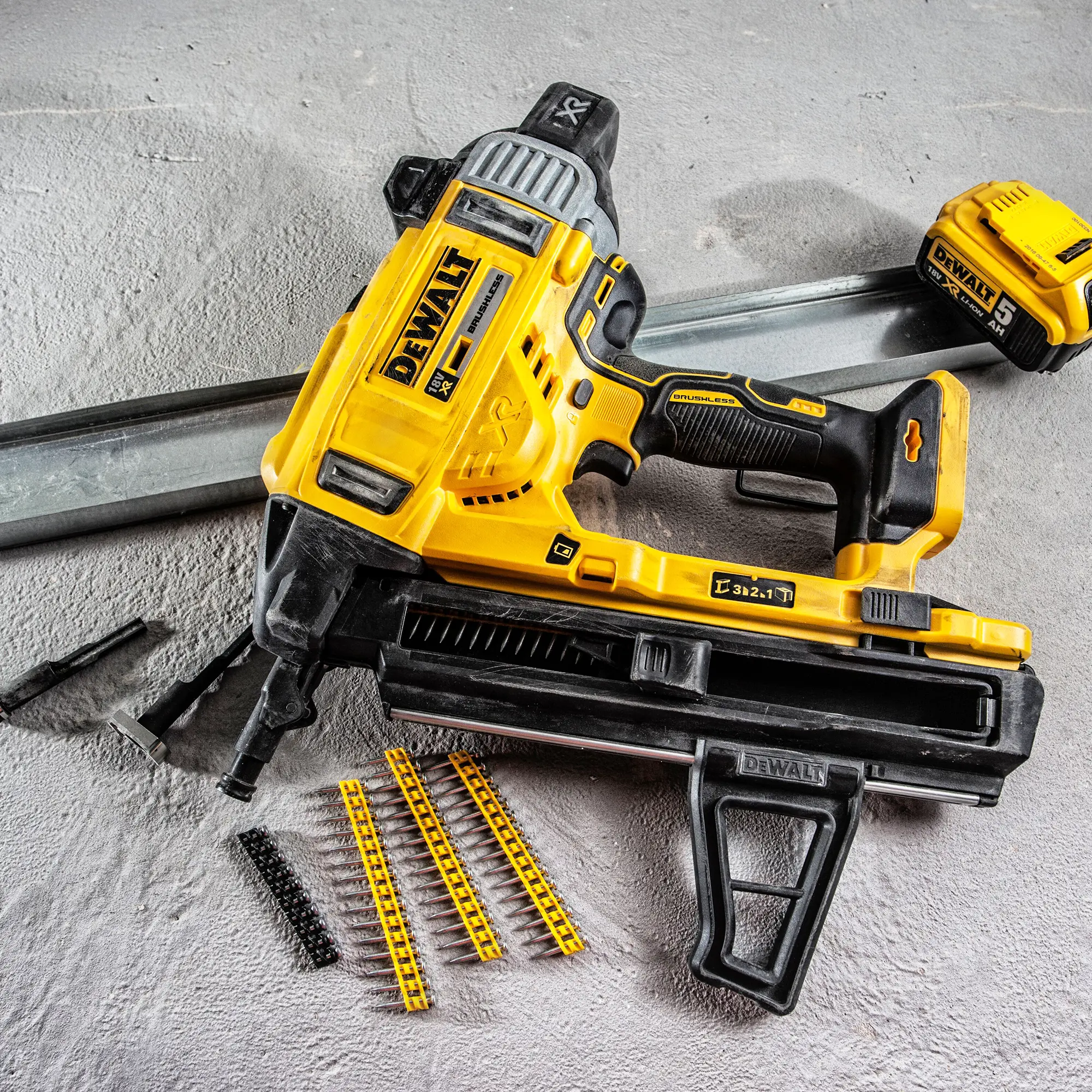 Chiodatrice Dewalt DCN890P2-QW 18V 5Ah - Image 12