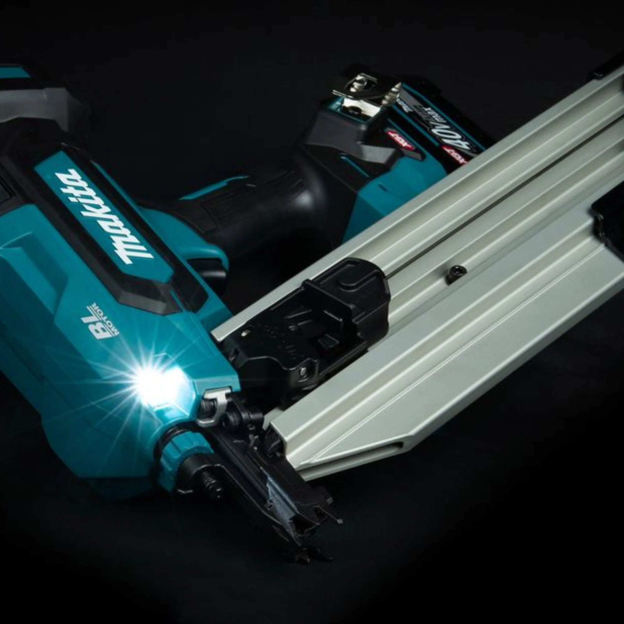 Chiodatrice Makita BN002GD201 40V 2.5Ah - Image 12