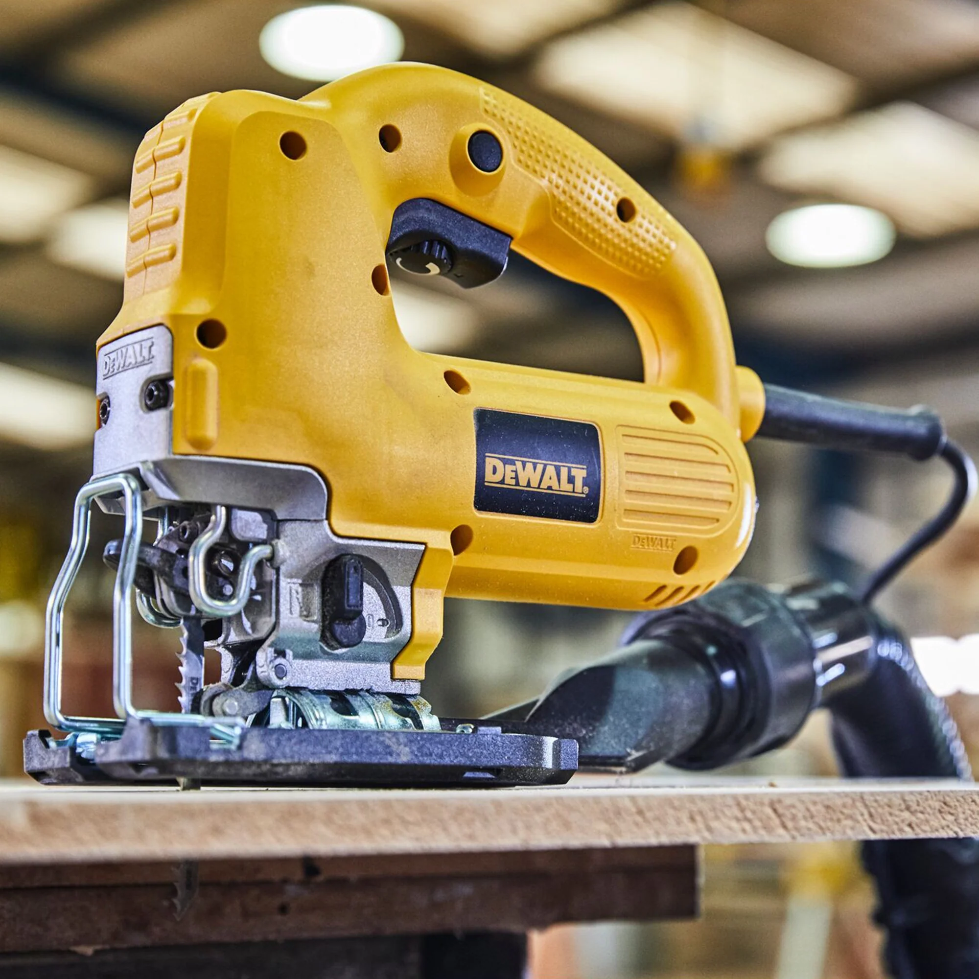 Seghetto alternativo Dewalt DW341K-QS 550W - Image 4