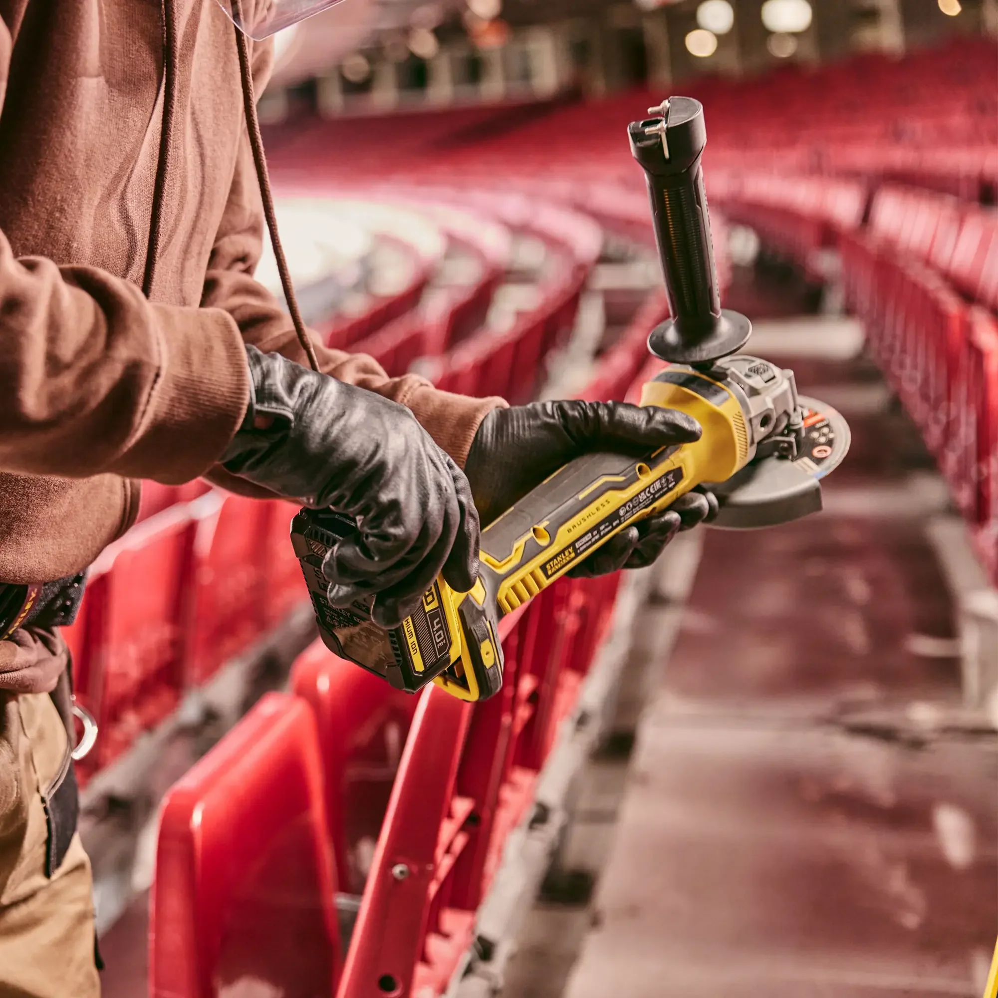 Smerigliatrice Angolare Stanley SFMCG700M2K-QW 18V 4Ah - Image 7