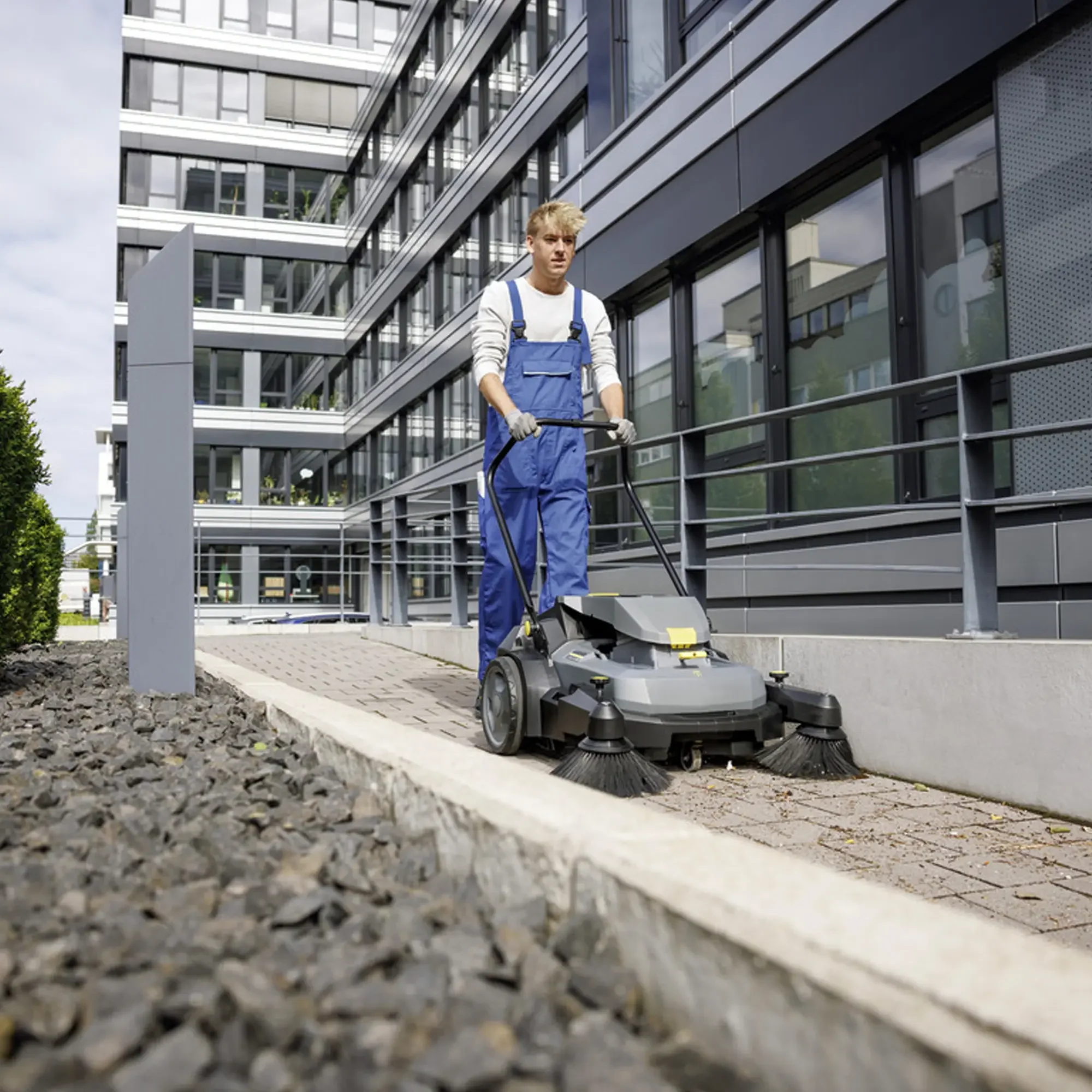Spazzatrice Karcher KM 70/30 C BP 2SB 36V - Image 6